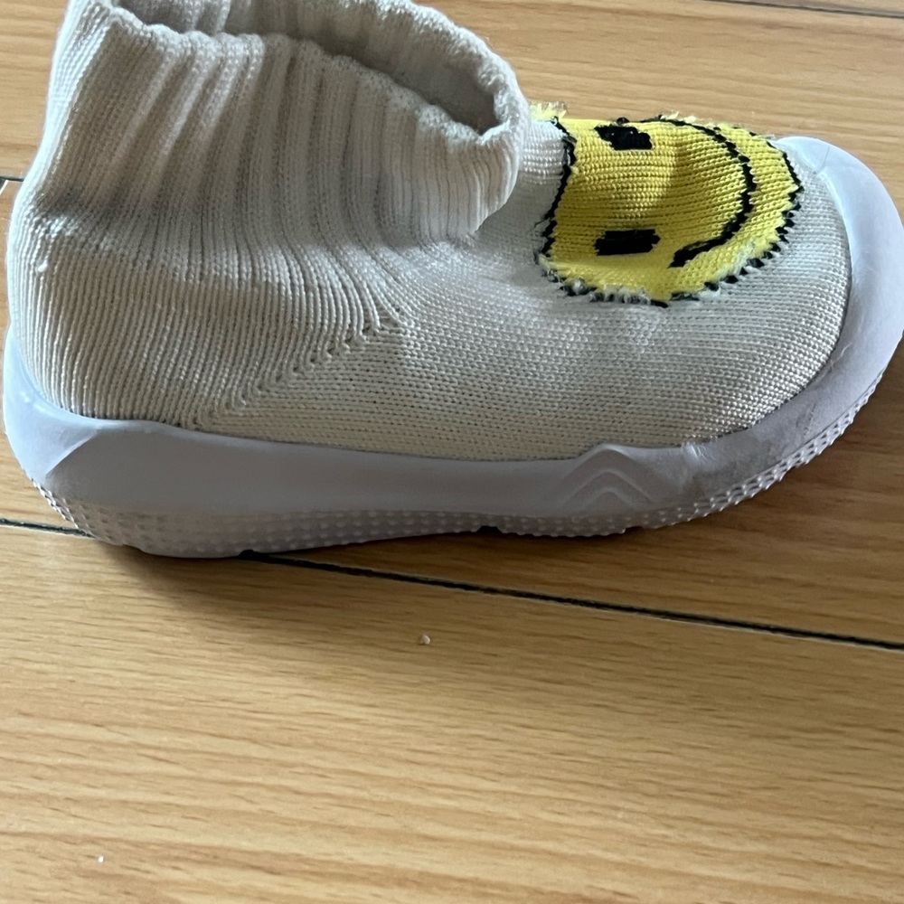 Toddler Sock Shoes White and Yellow Smiley Face Baby Year 1-3 years Size 8 - Picture 5 of 5